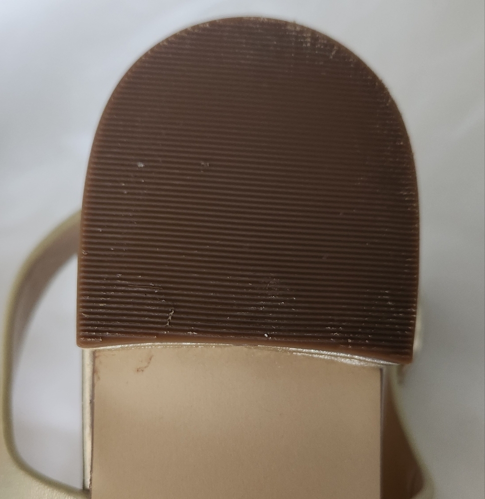 Talbots Gold Leather Sandals With Shell Accents - Like New - Picture 7 of 9
